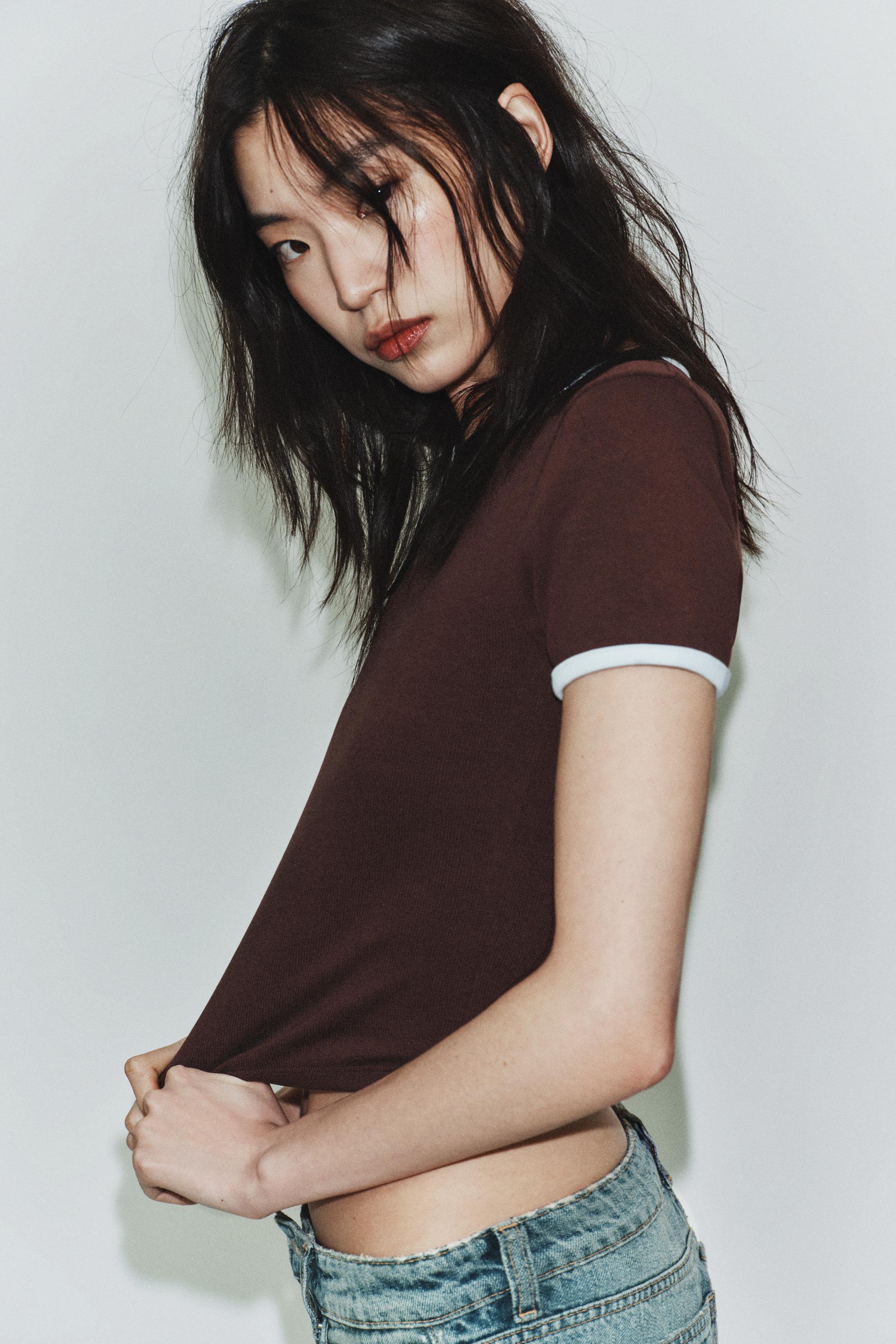 CONTRAST TRIM T-SHIRT